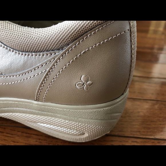 like new shoes - Picture 6 of 7